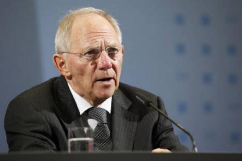 وزير المالية الألماني يطالب البرلمان بدعم طلب اليونان