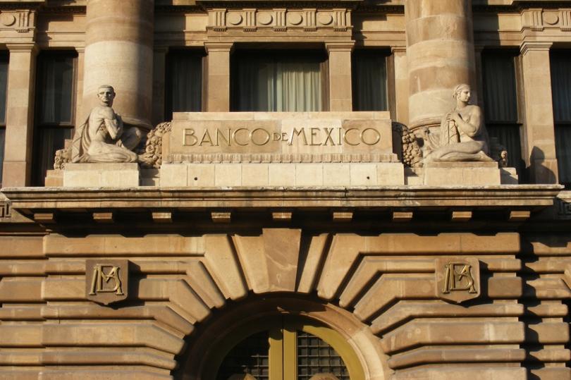 المركزي المكسيكي يرفع الفائدة إلى 7.25%