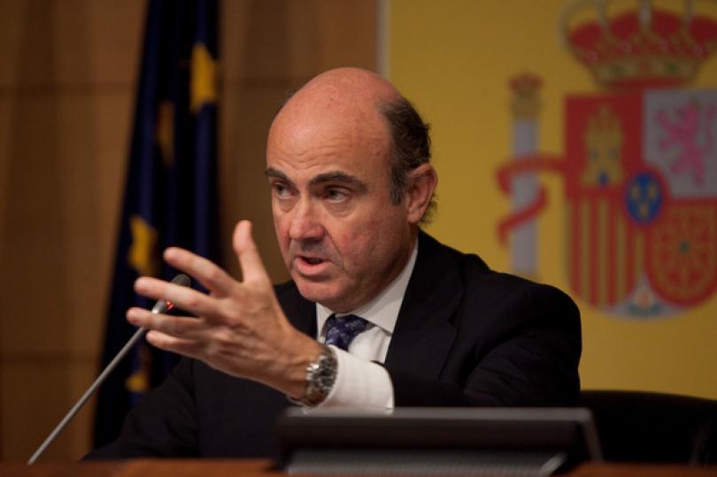 وزير الاقتصاد الأسباني: على استعداد للتفاوض حول برنامج مساعدات ثالث