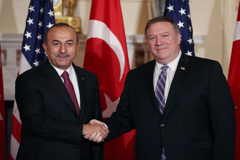 محادثات بناءة بين وزير الخارجية التركي ونظيره الأمريكي حول قضية القس المحتجز