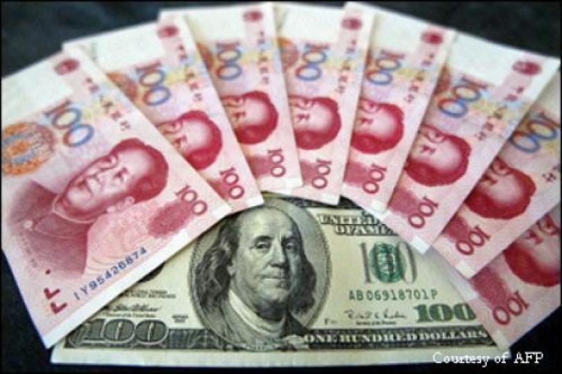 وزير الخارجية الصيني يدافع عن اليوان 