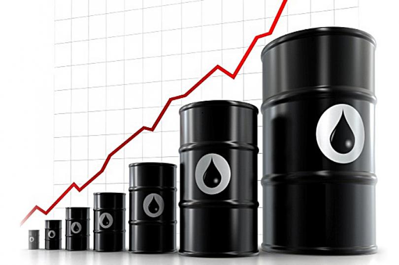 تراجع المعروض النفطي يدفع الأسعار إلى أعلى مستوياتها