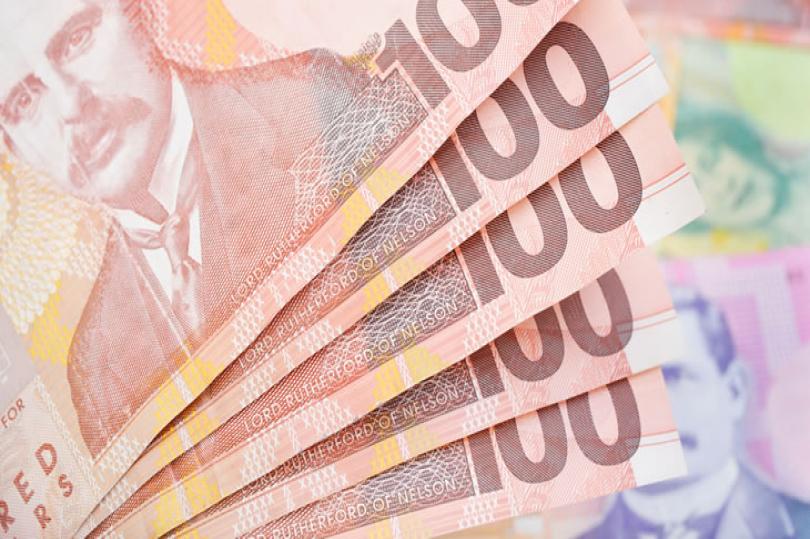 النيوزلندي دولار عند أعلى مستوياته في أسبوعين بعد خطاب سبنسر