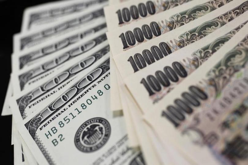 عوامل دعمت ارتفاعات الين الياباني أمام الدولار الأمريكي