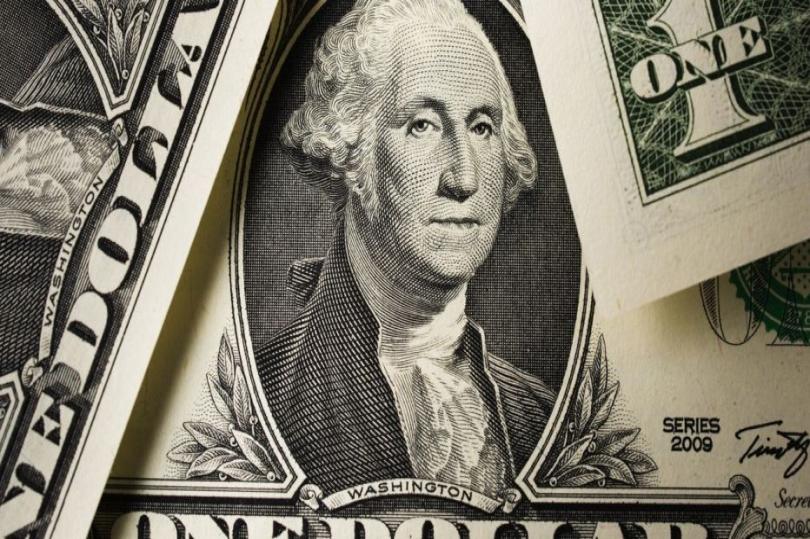 لماذا قد يتجاهل الدولار أخطاء ترامب ويستكمل ارتفاعاته