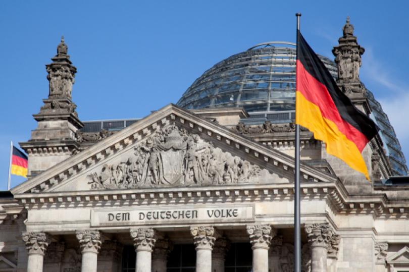 البرلمان الألماني يمهد الطريق لإنهاء الأزمة اليونانية