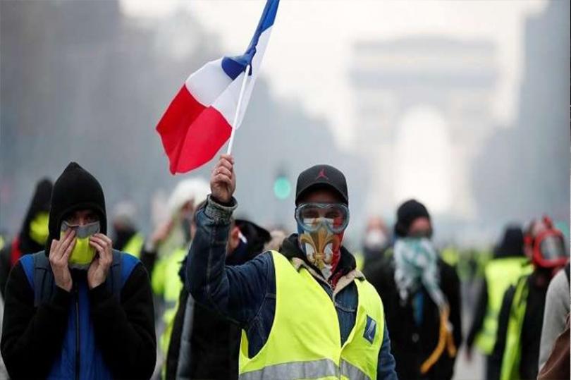 فرنسا: تجميد زيادة الضرائب على الوقود لمدة 6 أشهر بسبب الاحتجاجات