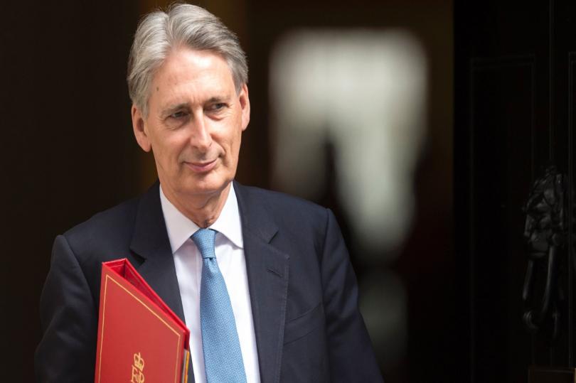 أنباء عن استعداد وزير الخزانة البريطاني لتقديم استقالته من الحكومة