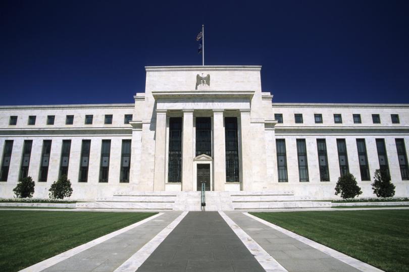 الاحتياطي الفيدرالي يُعرب عن استعداده لتوفير السيولة اللازمة بالدولار