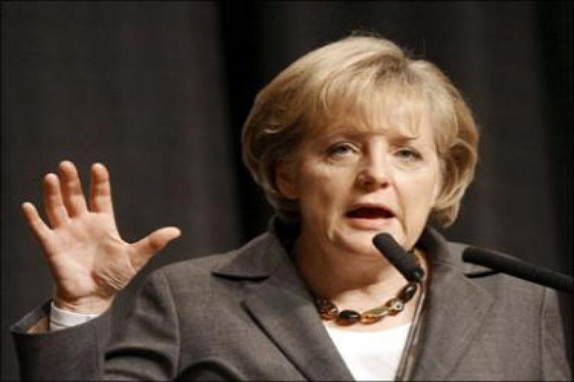 ميركل: يهدف صناع القرار في ألمانيا إلى بقاء اليونان فى منطقة اليورو