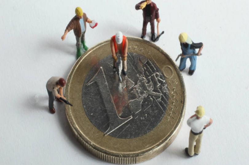 تحركات اليورو تتناغم مع تصريحات أعضاء المركزي الأوروبي
