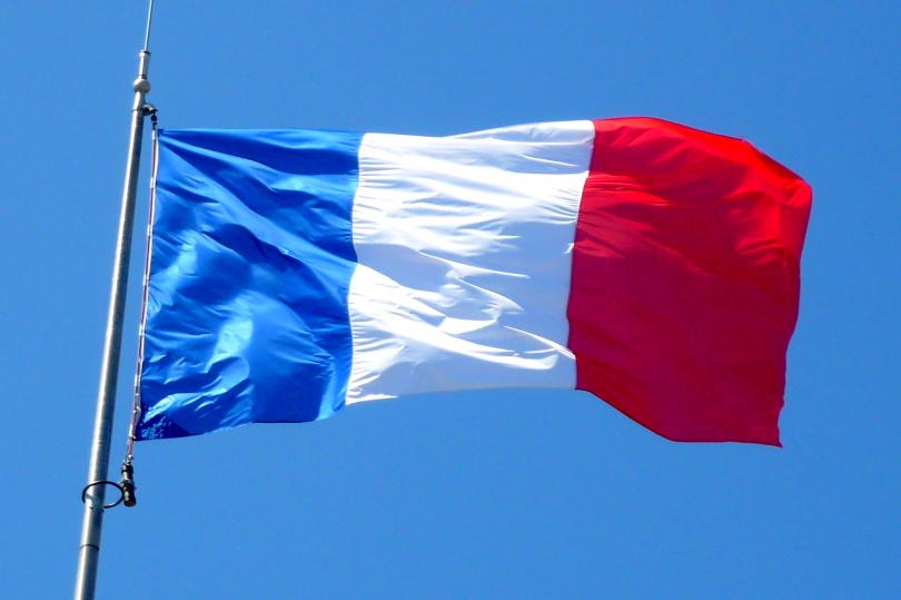 فرنسا تلغي الضريبة على الوقود نهائياً