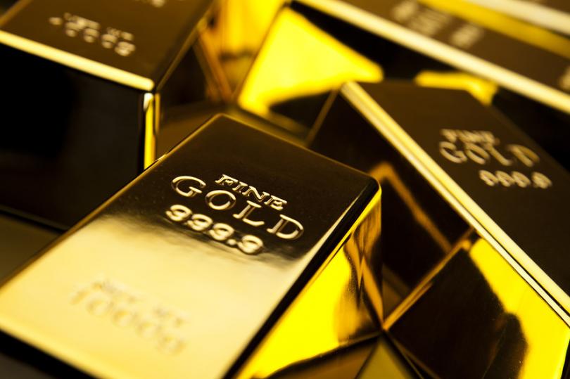 عاجل: الدولار يسقط والذهب يرتفع 2% والسوق الأمريكي يصعد 1.5%