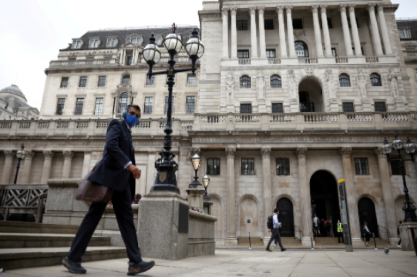 الجنيه الإسترليني يهبط 1% بعد تصريحات محافظ بنك إنجلترا