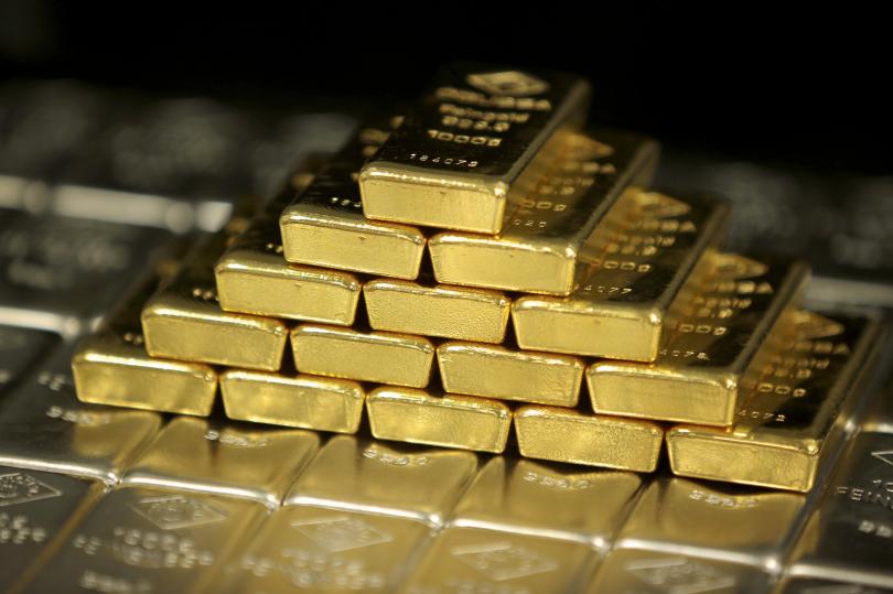 الذهب يتلقى دعماً من ضعف الدولار