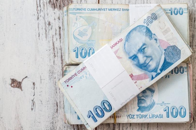 الليرة تتجاهل قرارات المركزي التركي وتستأنف الهبوط أمام الدولار