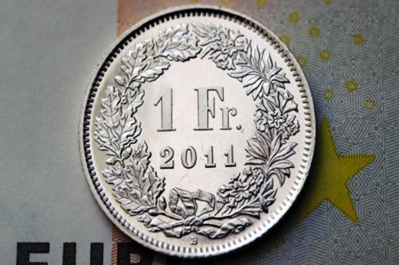 اليورو فرنك يصعد لأعلى مستوياته منذ مارس والشكوك تحوم حول الوطني السويسري