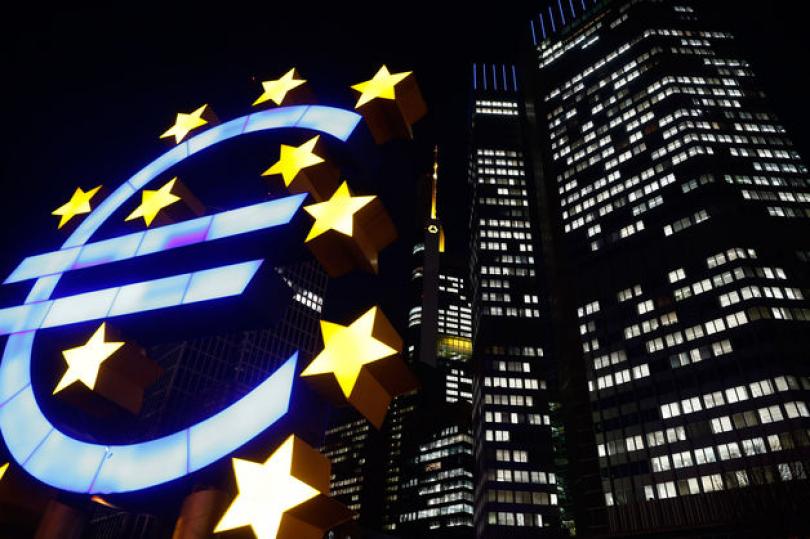 تراجع اليورو في ضوء انتظار نتائج الاجتماعات