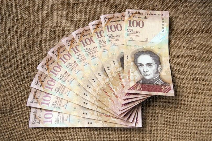 فنزويلا تلغي 5 أصفار من قيمة العملة بعد وصول التضخم إلى 46000%