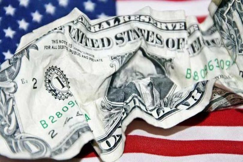 الدولار الأمريكي يسجل انخفاضات حادة بعد الإعلان عن رفع الفائدة