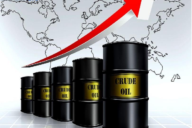 أسعار النفط تسجل أعلى مستوى لها في ثلاثة أعوام