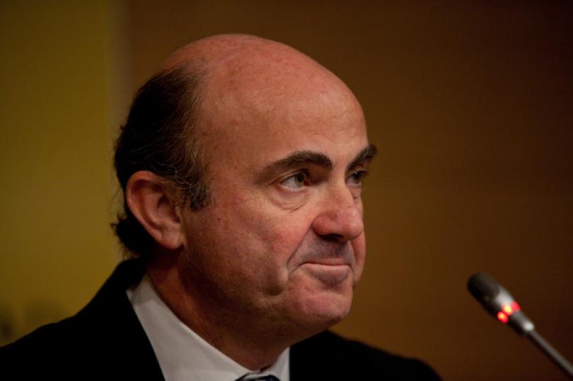 وزير الاقتصاد الإسباني: تقديم المساعدات المالية لليونان قيد المناقشة