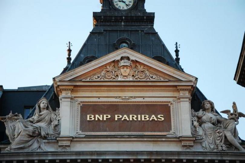 الاحتياطي الفيدرالي يفرض غرامة مالية على بنك BNPP بتهمة التلاعب في سوق العملات