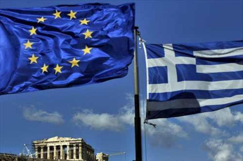 الدولار يتراحع مقابل اليورو في انتظار التوصل إلى اتفاق حيال اليونان