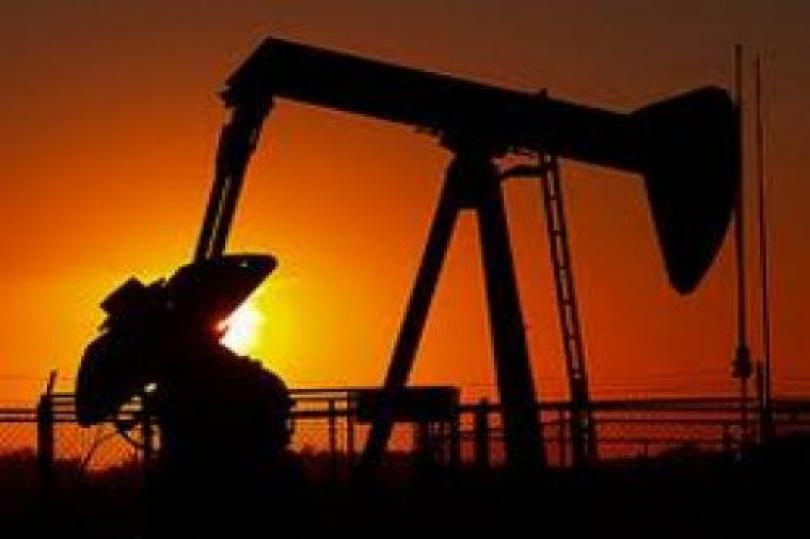 أسعار النفط تهبط عقب بيانات مخزونات النفط الخام