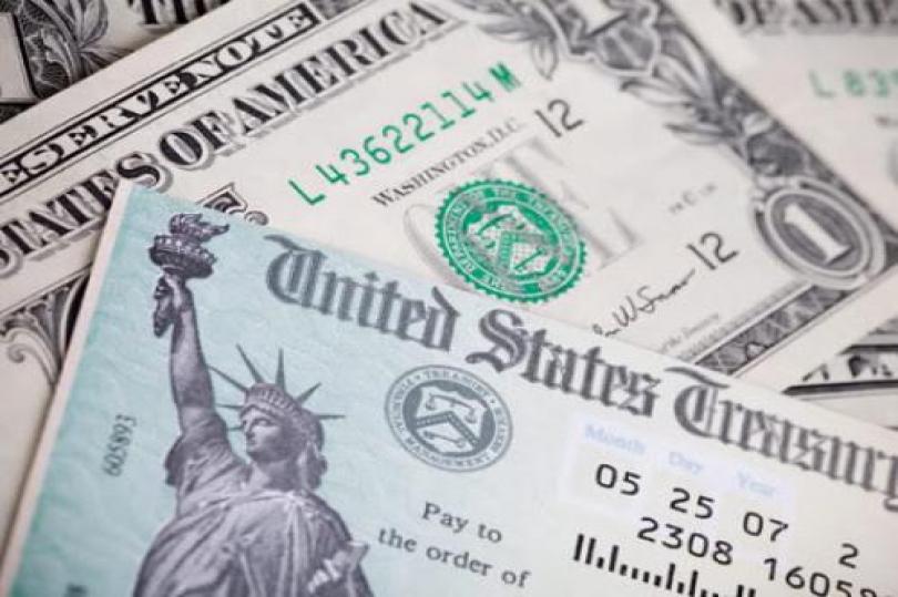 الدولار يرتفع مقابل جميع العملات الرئيسة بعد انهيار سندات الخزانة  