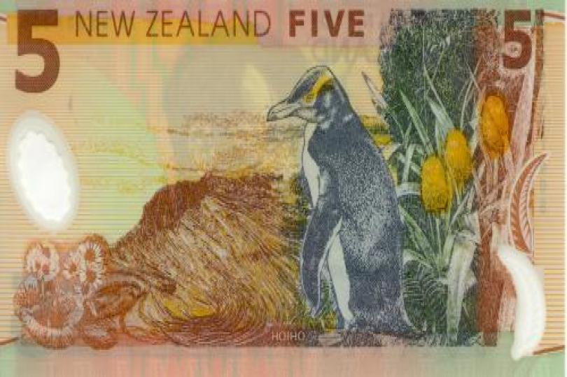 انزلاق الدولار النيوزيلاندي مقابل منافسيه 