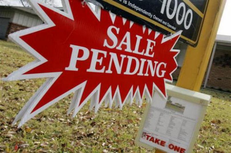 مبيعات المنازل المعلقة وإشارة جديدة إلى تحسن سوق الإسكان  