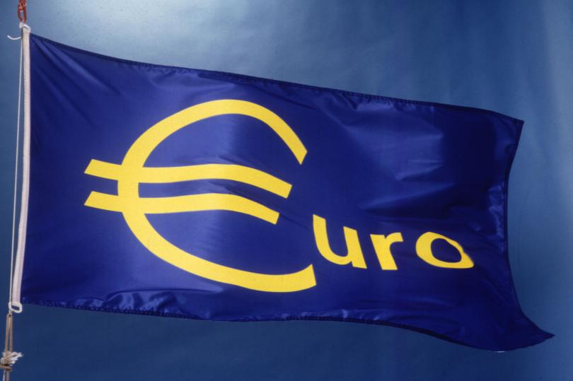 اليورو يتراجع امام العملات الرئيسية على أثر الانتخابات اليونانية