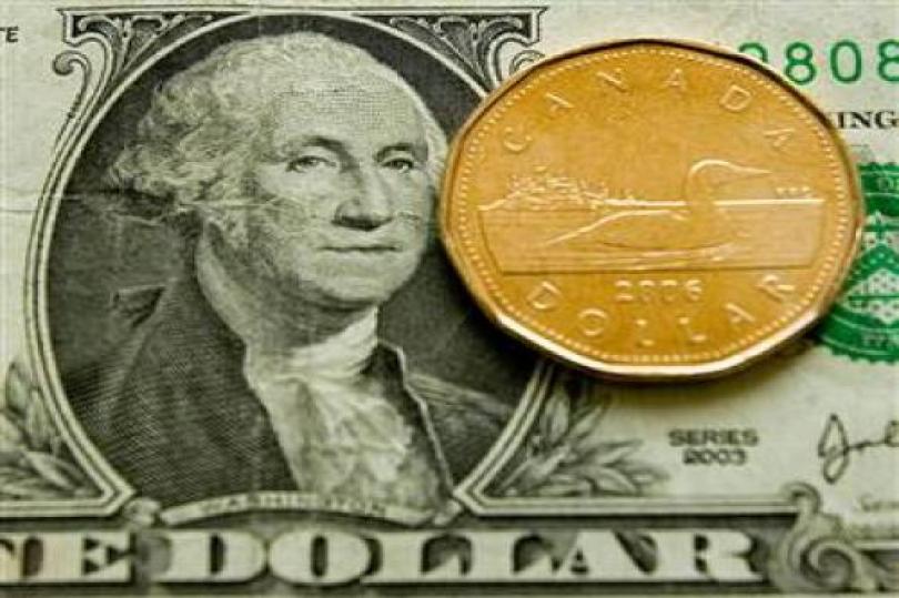 الدولار الكندي يهوى من جديد