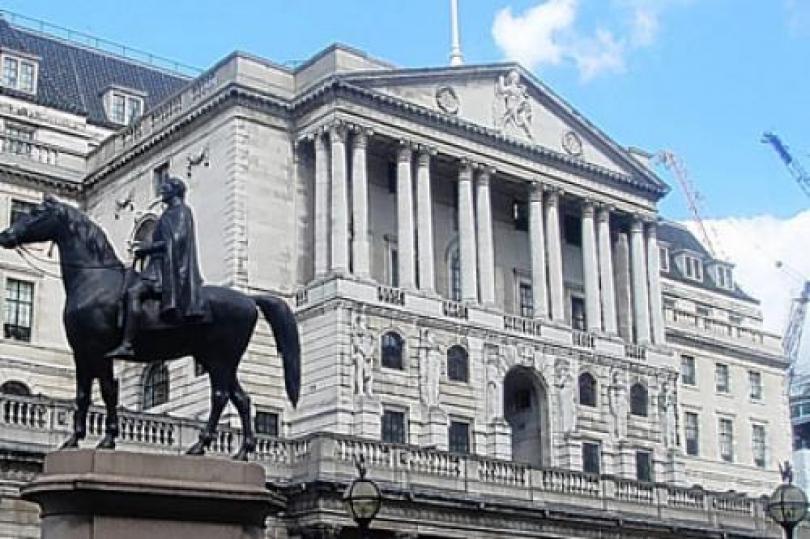 بنك إنجلترا يبقي على معدلات الفائدة دون تغير 