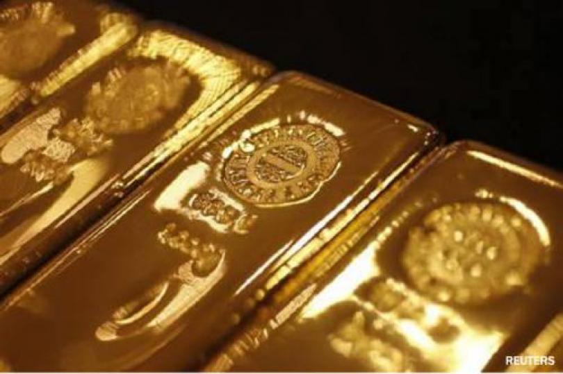 الذهب يتراجع إلى أدنى مستوى له في شهر 