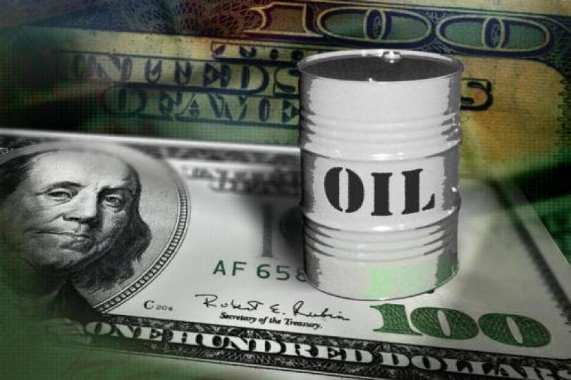 النفط يستكمل ارتفاعه الدولار مستمر في الهبوط