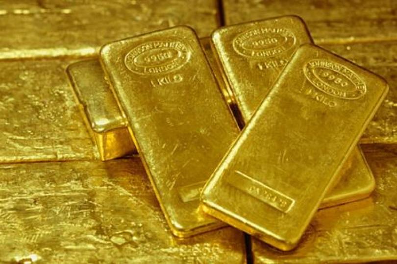 الذهب يتراجع في ضوء تحسن البيانات الاقتصادية العالمية 