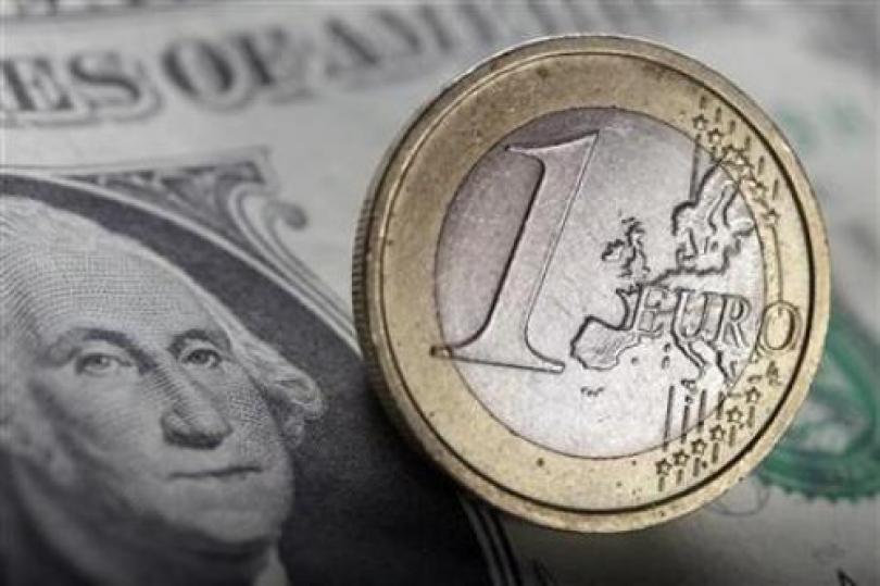 الدولار الأمريكي يشهد تغير طفيف مقابل اليورو والين